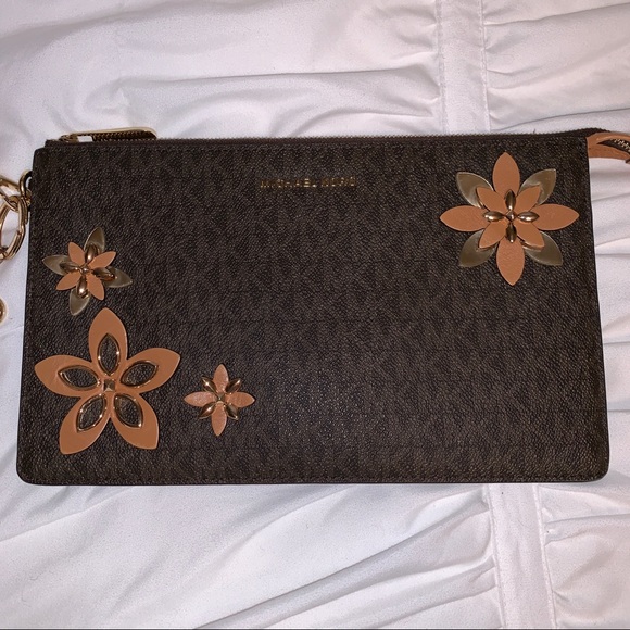 Michael kors wristlet - Picture 2 of 6